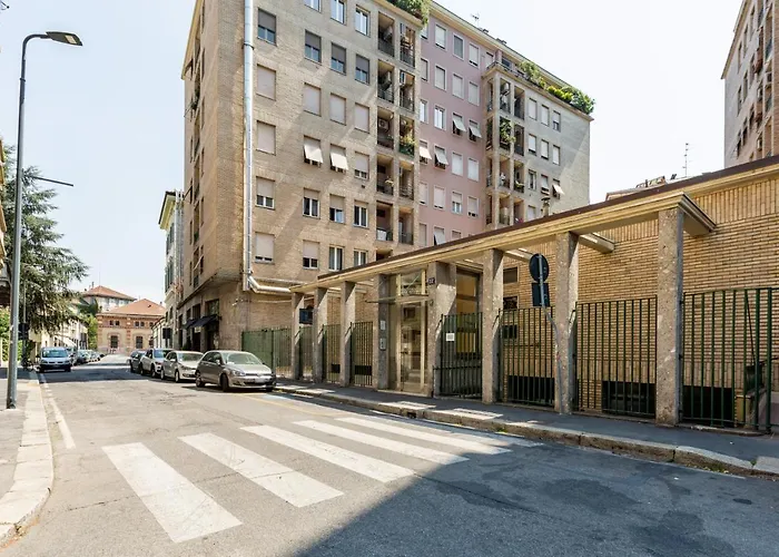 Guesthost - Garibaldi & Gae Aulenti Modern Apt With Private Parking!